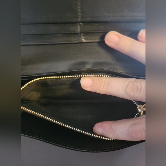 Authentic Prada Saffiano Wallet - Picture 3 of 11